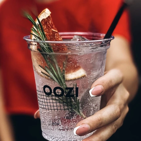 dizajnové plastové poháre s potlačou | oozi | takeawaycup.com